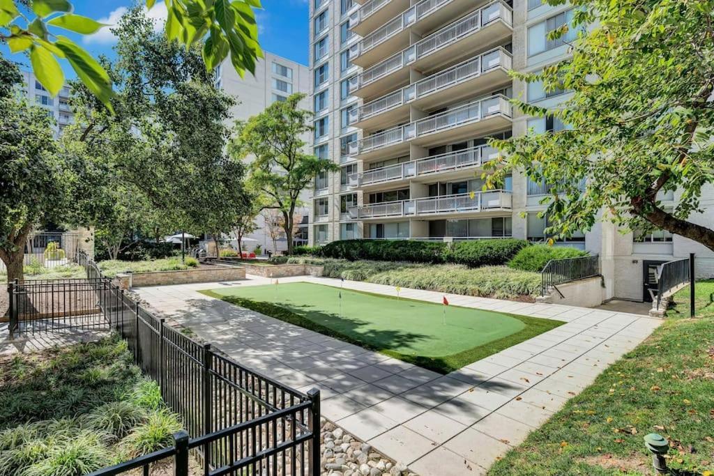 Charming Apartment At Crystal City With Amazing Amenities Арлингтон Экстерьер фото