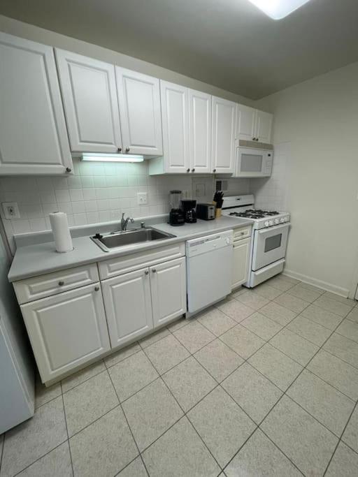 Charming Apartment At Crystal City With Amazing Amenities Арлингтон Экстерьер фото