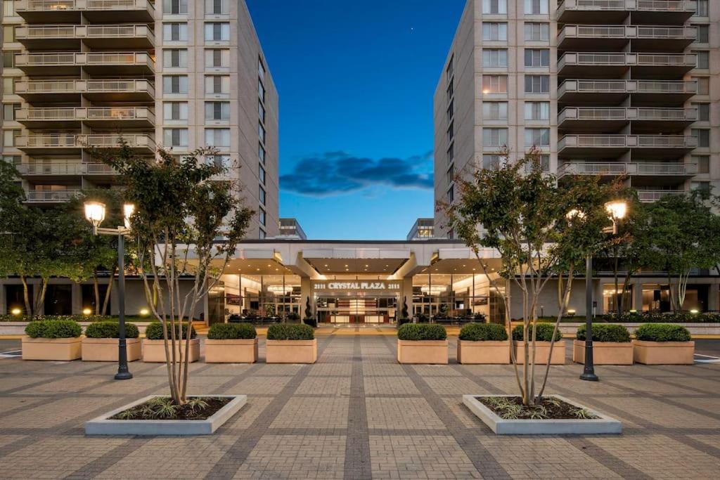 Charming Apartment At Crystal City With Amazing Amenities Арлингтон Экстерьер фото