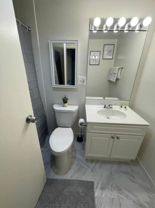 Charming Apartment At Crystal City With Amazing Amenities Арлингтон Экстерьер фото