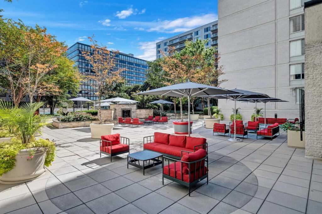 Charming Apartment At Crystal City With Amazing Amenities Арлингтон Экстерьер фото